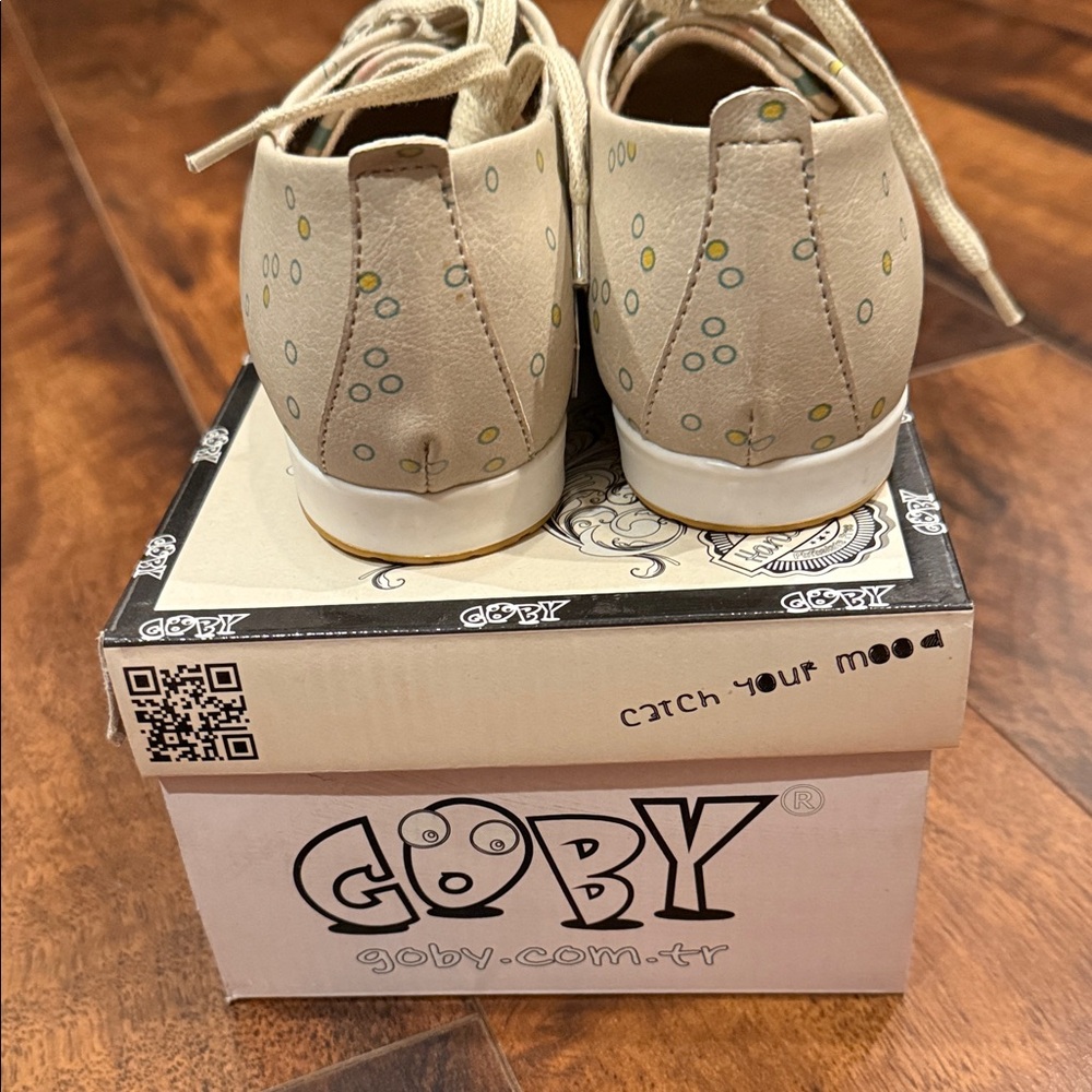 Brand New Coby Woman Size 37 Cream Sneaker - Picture 5 of 6